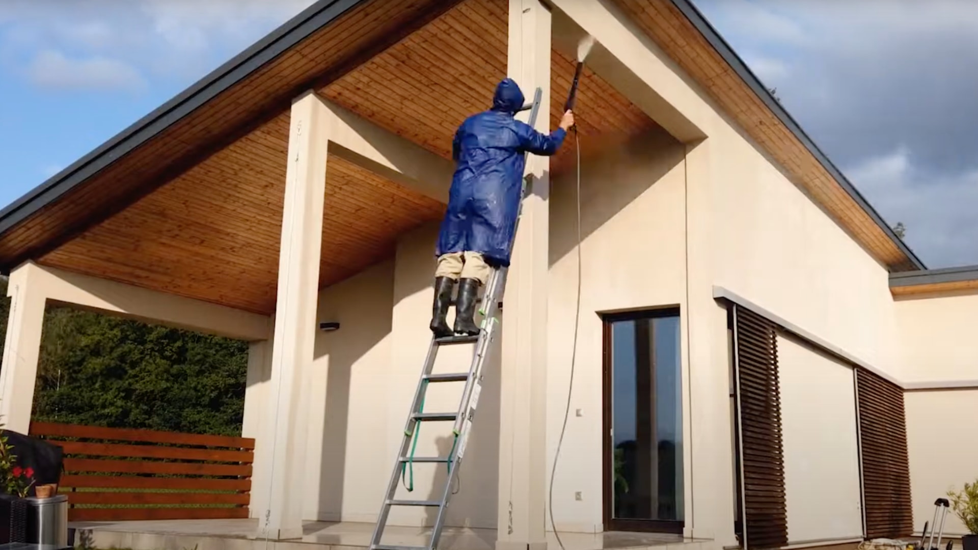 renovace fasady svepomoci, myti, cisteni a nater fasadni barvou